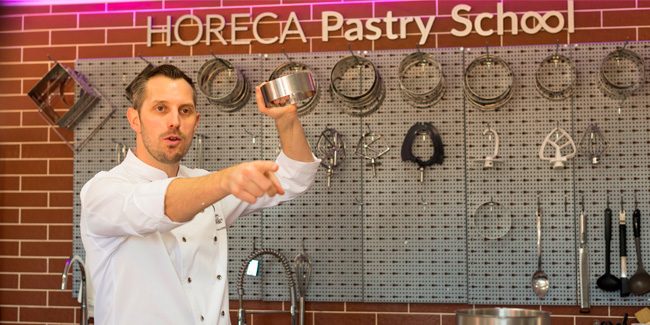 Ontmoedigd zijn Radioactief Middeleeuws Horeca Culinary School, the first stop of Haasnoot's Prisma tour -