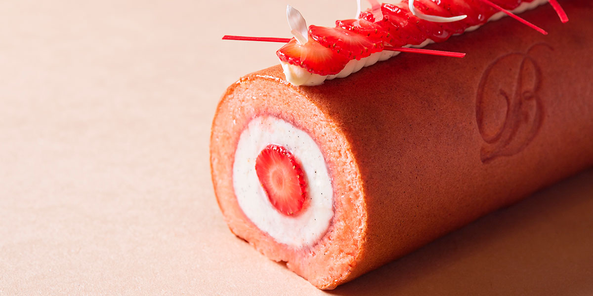 Strawberry roll cake