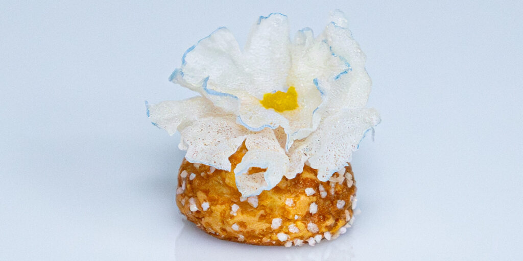 Choux flower with rice paper, lychees, and pear by Joaquín Soriano